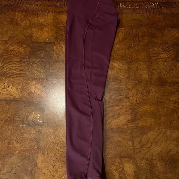 LULULEMON WOMENS PURPLE ATHLETIC CROP LEGGINGS SIZE 6 - Picture 3 of 10